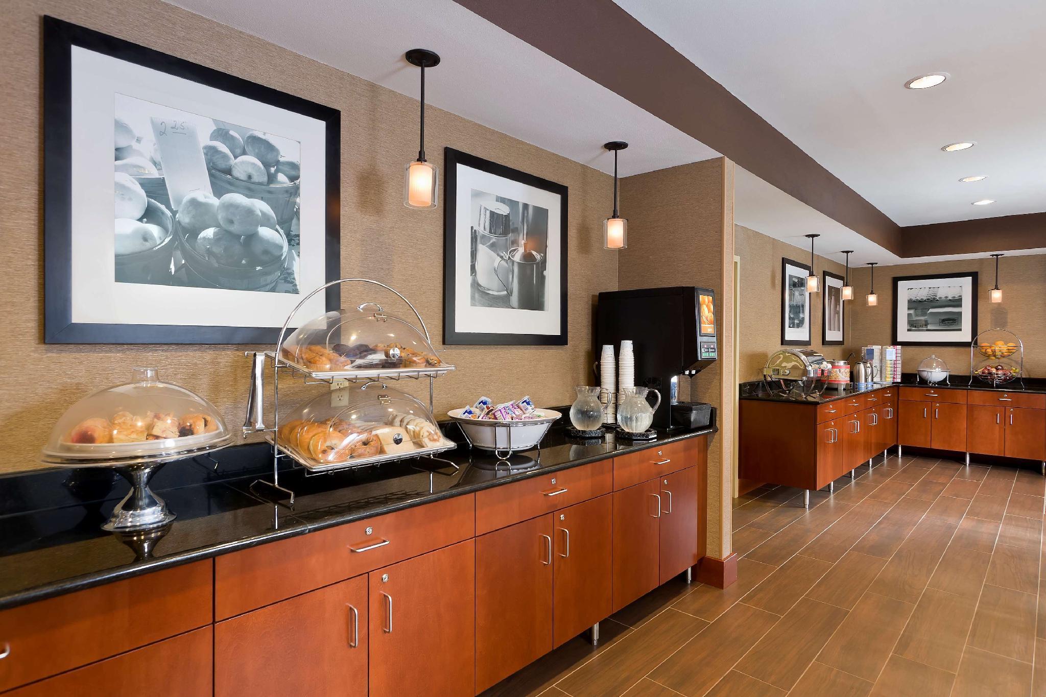 Hampton Inn Akron-Fairlawn Montrose Restaurant photo